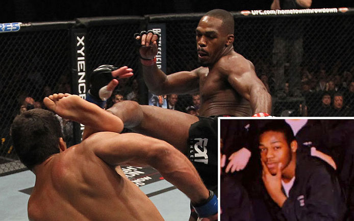 Habilidades atléticas conseguem para você o título meio-pesado, mas um pouco de estilo e confiança fazem de você o campeão – aqui, um jovem Jon Jones mostra que tem bastante desses dois.
